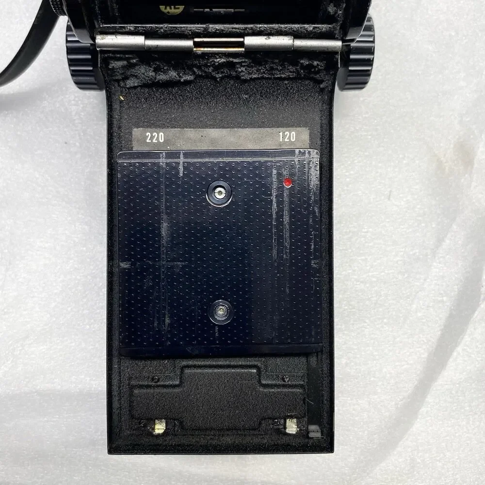 Mamiya C330 Professional with 80mm Blue-dot Lens Waist-Level Finder